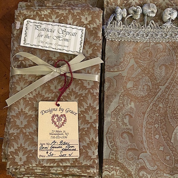 Patricia Spratt Table Linen Set 72” Runner Set of 4 Placemats and 8 Napkins NWT - Picture 3 of 12